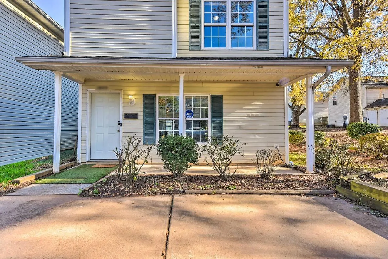 Uptown Charlotte Townhome With Hot Tub