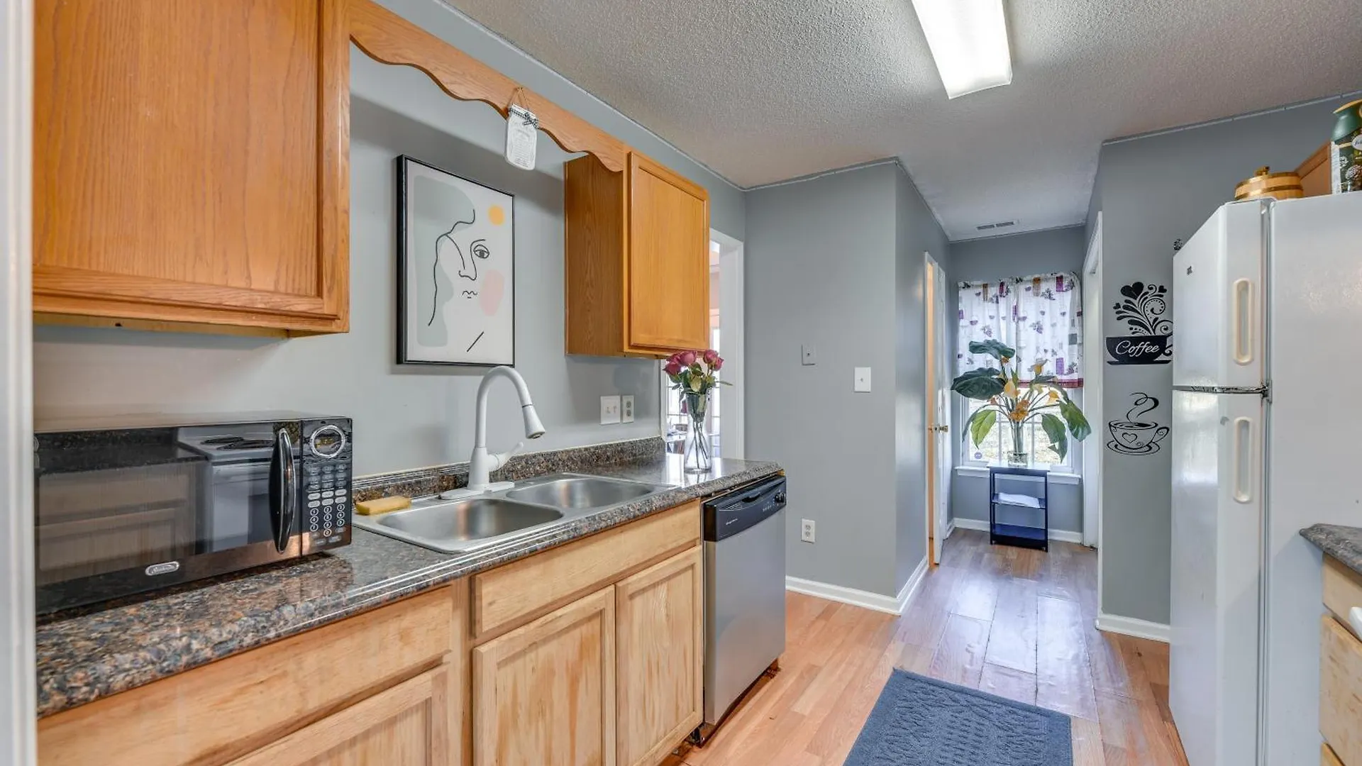 Uptown Charlotte Townhome With Hot Tub 0*,