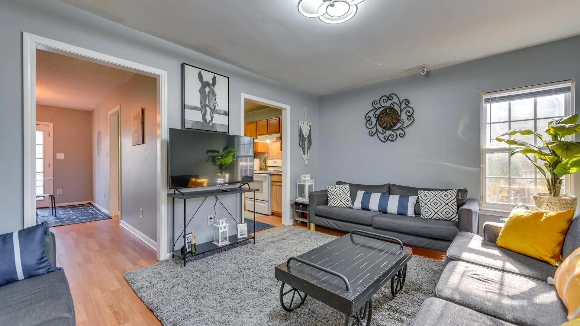 Uptown Charlotte Townhome With Hot Tub Дом отдыха